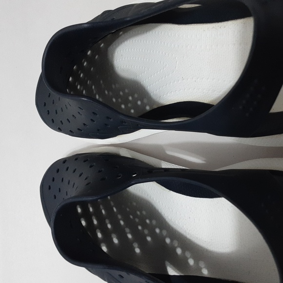 Crocs Iconic Men's Swiftwater Wave Sandal - Picture 4 of 9